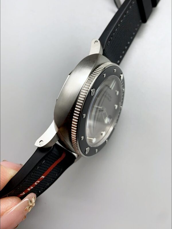 Panerai Submersible Quarantaquattro PAM1681 Luna Rossa 44MM(1;1Super Clone)