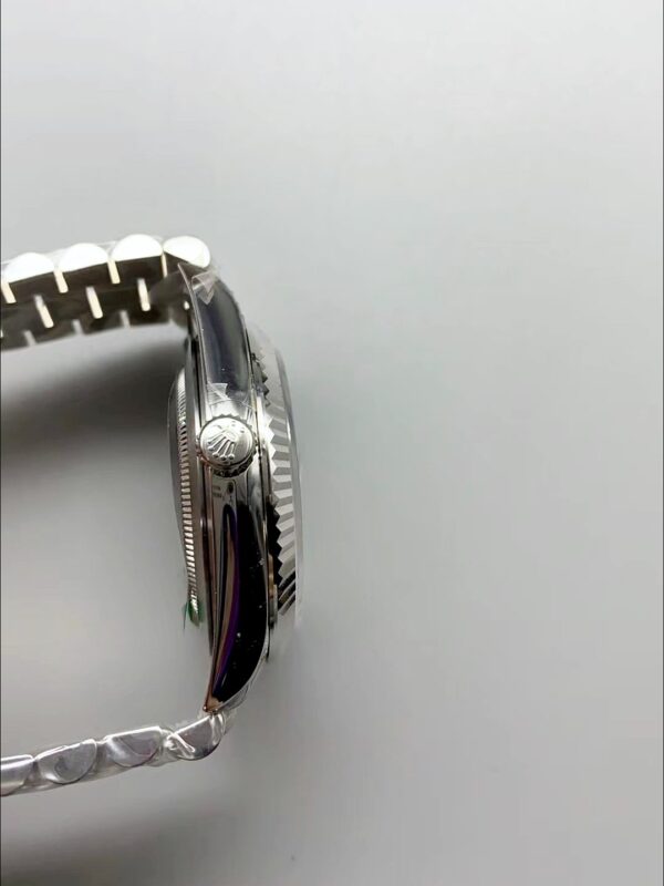 Rolex Day-Date Silver Stripe Dial Fluted Bezel Stainless Steel Bracelet Day-Date Display 1:1 Superclone