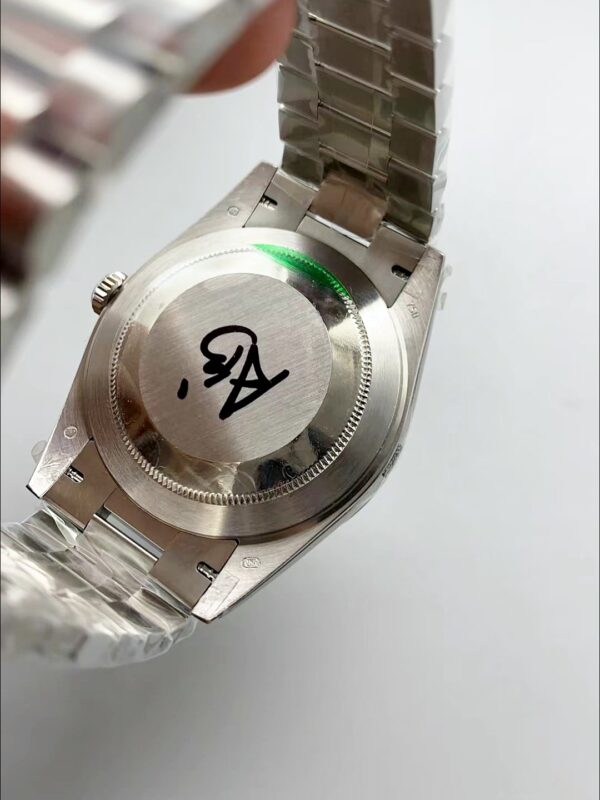 Rolex Day-Date Silver Stripe Dial Fluted Bezel Stainless Steel Bracelet Day-Date Display 1:1 Superclone