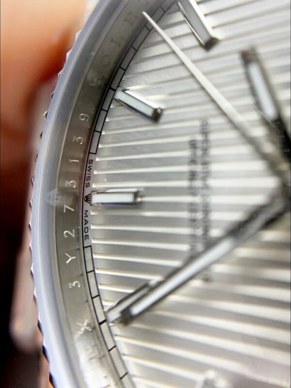 Rolex Day-Date Silver Stripe Dial Fluted Bezel Stainless Steel Bracelet Day-Date Display 1:1 Superclone