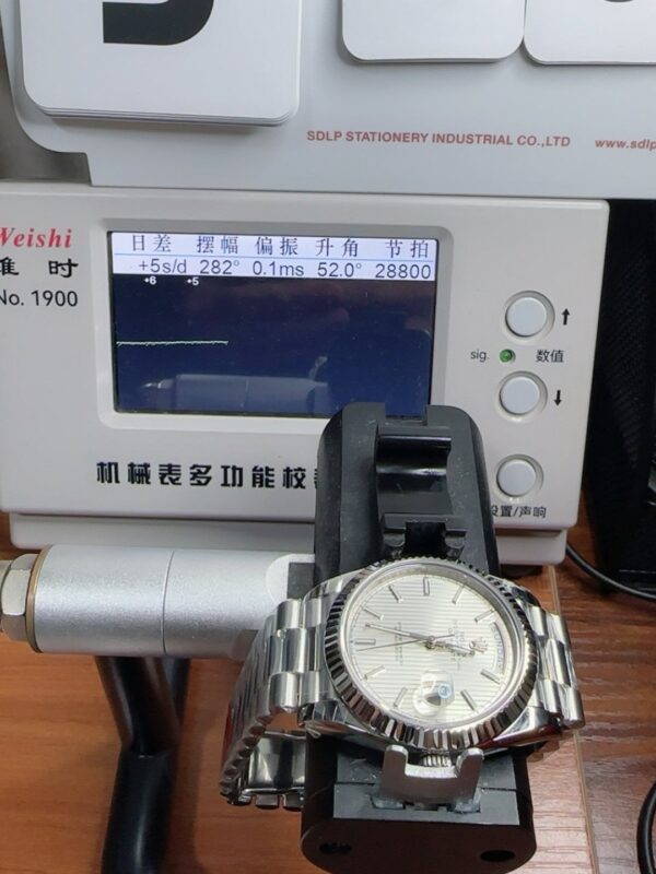 Rolex Day-Date Silver Stripe Dial Fluted Bezel Stainless Steel Bracelet Day-Date Display 1:1 Superclone