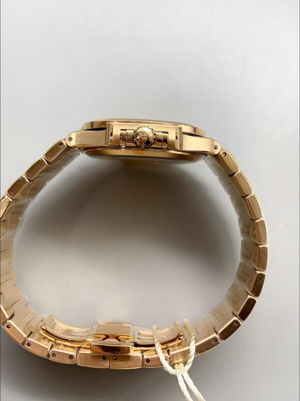 Patek Philippe Nautilus 7118/1200R-010 35MM Rose Gold(1:1 Super Clone)