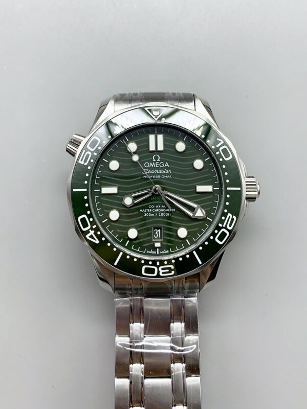 1:1 super clone OMEGA Seamaster Diver 300M 42mm Green Dial