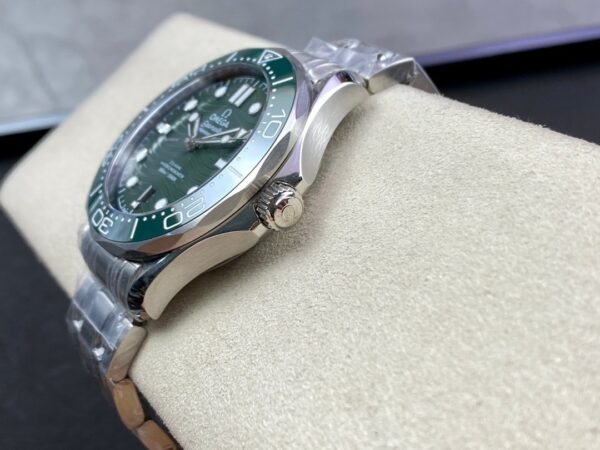 1:1 super clone OMEGA Seamaster Diver 300M 42mm Green Dial