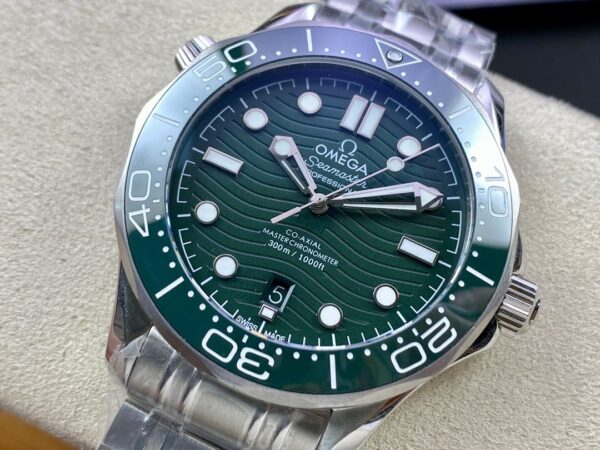 1:1 super clone OMEGA Seamaster Diver 300M 42mm Green Dial