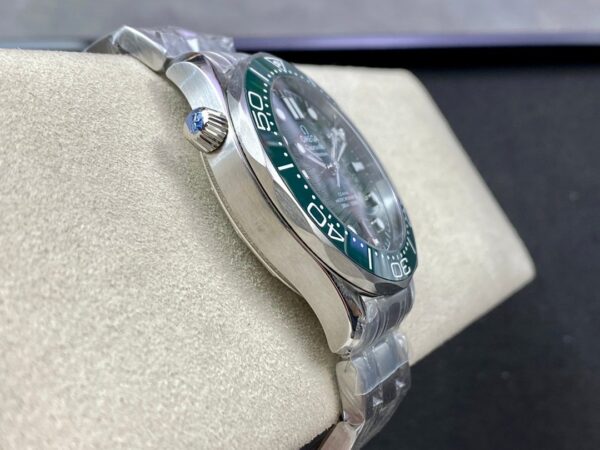 1:1 super clone OMEGA Seamaster Diver 300M 42mm Green Dial