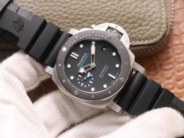 Panerai Luminor Submersible PAM 683- 1:1 Superclone