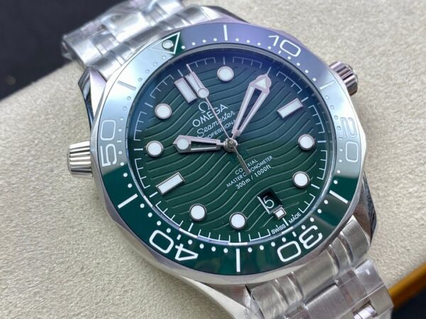 1:1 super clone OMEGA Seamaster Diver 300M 42mm Green Dial