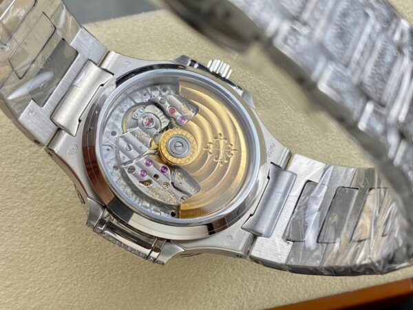 Customized Patek Philippe Aquanaut 7118/1450R-0011