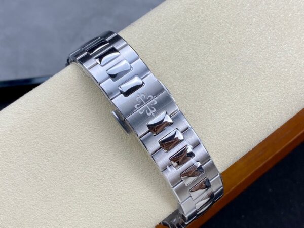 1:1 Superclone Patek Philippe 5811G Nautilus