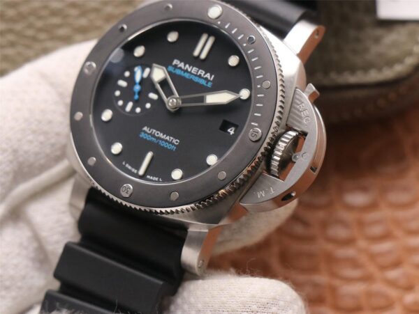 Panerai Luminor Submersible PAM 683- 1:1 Superclone