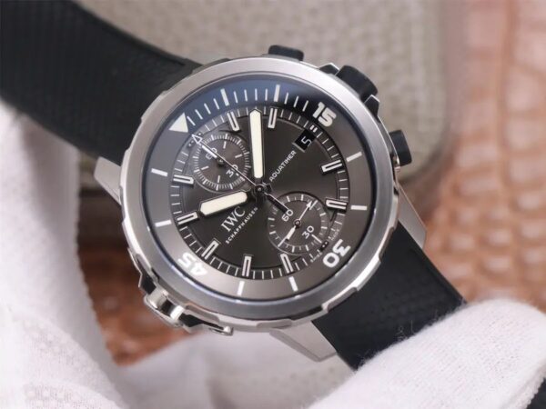 4d39d6_80a5069136ce46d282f4d03f48d19e2bmv2.jpg 1:1 Superclone IWC "Shark" special edition Shark