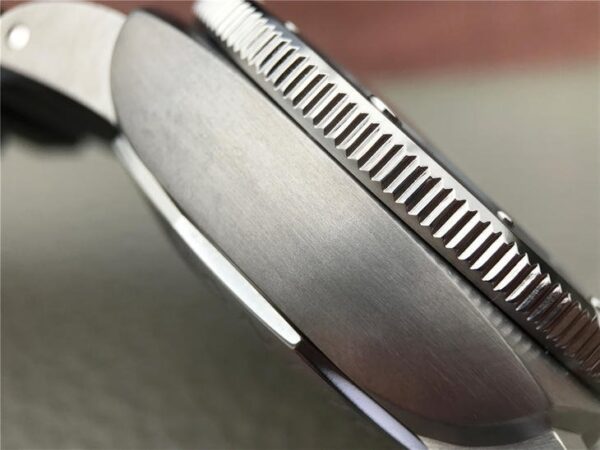 Panerai Luminor Submersible PAM389 – 1:1 Superclone