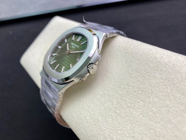 1:1 Superclone Patek Philippe 5711 Nautilus green