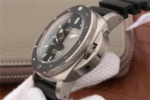 Panerai Luminor Submersible PAM389 – 1:1 Superclone