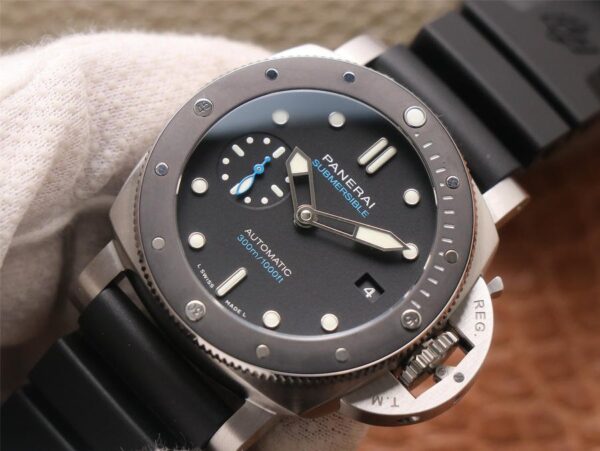 Panerai Luminor Submersible PAM 683- 1:1 Superclone