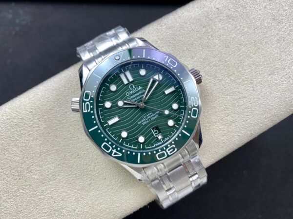 1:1 super clone OMEGA Seamaster Diver 300M 42mm Green Dial